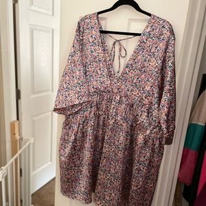 Floral dress. Size 24US brand is en crème from ASOS.